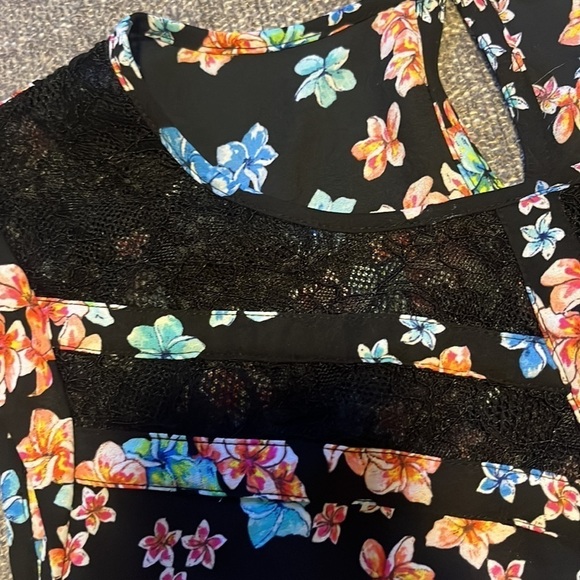 Candie’s size small floral tank. Black with vibrant flowers Very gently used. - Picture 4 of 10